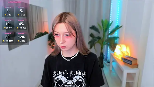 SaintGirl online show from 02.22.25