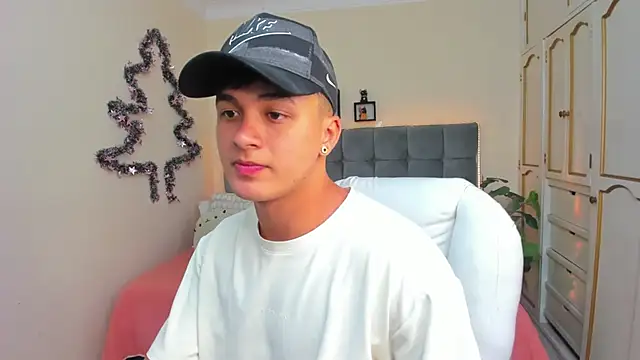 Cristopher strong online show from 01.07.25