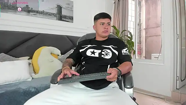 Cristopher strong online show from 05.11.26