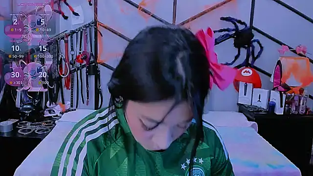 AlanaLuck online show from 10.25.25