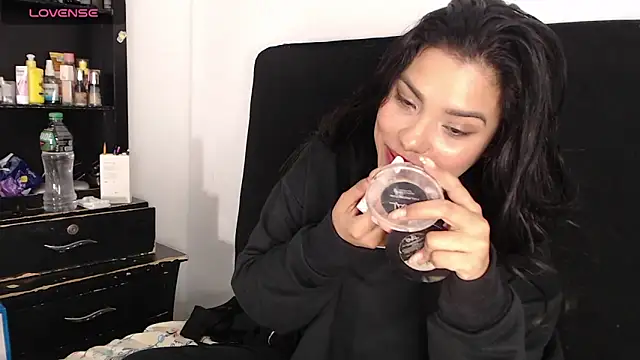 lolaa staars online show from 01.10.25