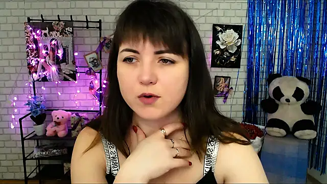 Snapshot of Darina_M_ chatting on 02.05.25 Darina M online show from 02.05.25