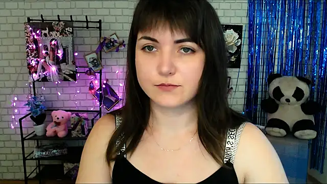 Snapshot of Darina_M_ chatting on 02.05.25 Darina M online show from 02.05.25