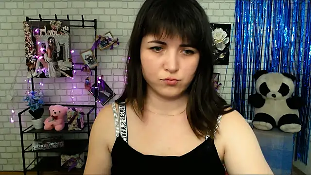 Snapshot of Darina_M_ chatting on 02.05.25 Darina M online show from 02.05.25