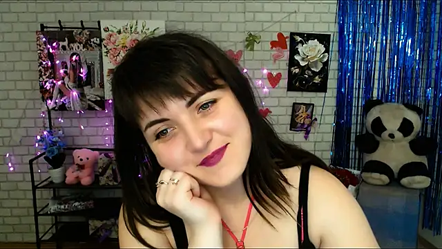 Snapshot of Darina_M_ chatting on 02.14.25 Darina M online show from 02.14.25