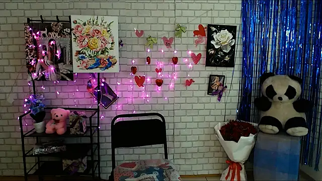 Snapshot of Darina_M_ chatting on 02.19.25 Darina M online show from 02.19.25