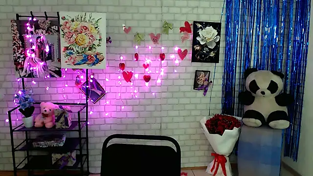 Snapshot of Darina_M_ chatting on 03.13.25 Darina M online show from 03.13.25