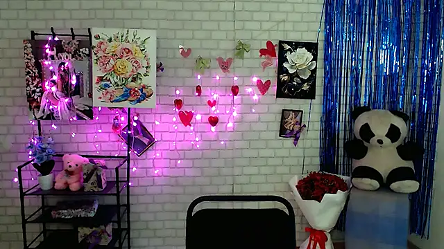 Snapshot of Darina_M_ chatting on 03.18.25 Darina M online show from 03.18.25