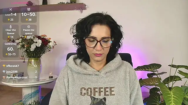 Elliee  online show from 02.13.25