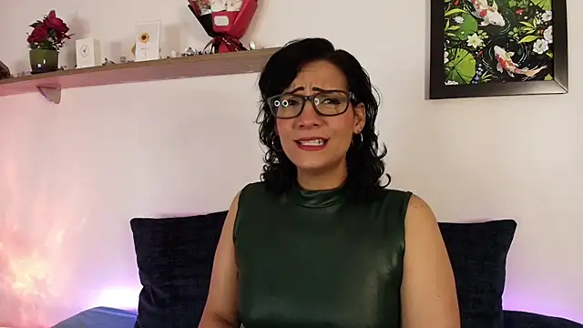 Elliee  online show from 04.18.26