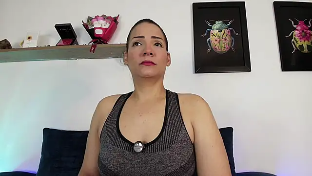Elliee  online show from 06.12.26