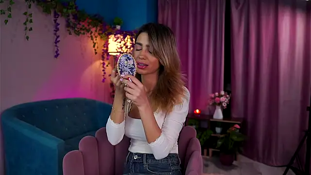 Snapshot of TheAyana chatting on 09.08.25 TheAyana online show from 09.08.25