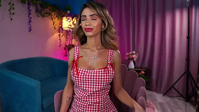 Snapshot of TheAyana chatting on 09.11.25 TheAyana online show from 09.11.25