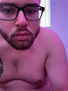 Snapshot of Comfortable_Bite chatting on 11.04.25 Comfortable Bite online show from 11.04.25