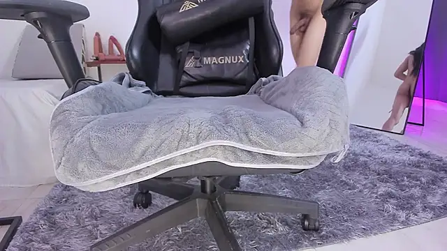 selena robertss  online show from 02.28.26