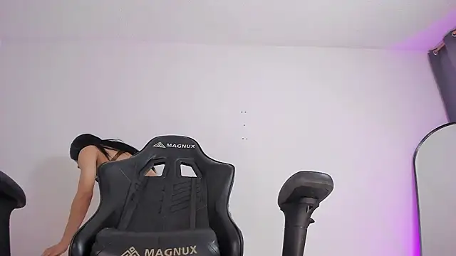 selena robertss  online show from 03.13.26