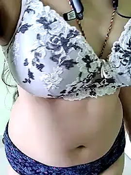 Snapshot of Rani_Desai69 chatting on 12.22.24 Rani Desai69 online show from 12.22.24