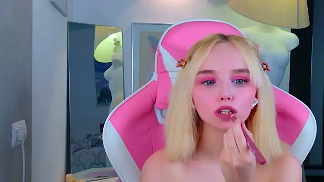 b4by LoL1 online show from 04.11.26