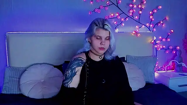 JoannLowe online show from 09.24.25