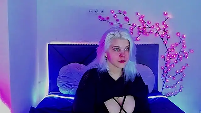 JoannLowe online show from 04.15.26