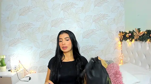 TianaReedd online show from 12.14.24