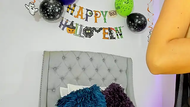 TianaReedd online show from 10.20.25