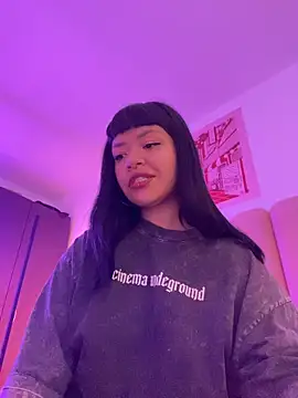 Ashley Chriss online show from 12.20.25