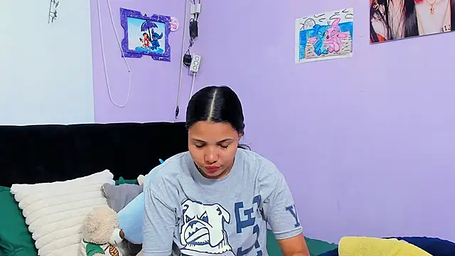 Snapshot of sara_mendez2 chatting on 10.24.25 sara mendez2 online show from 10.24.25