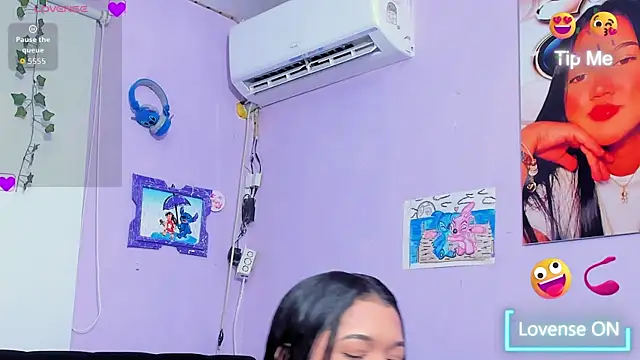 Snapshot of sara_mendez2 chatting on 10.30.25 sara mendez2 online show from 10.30.25