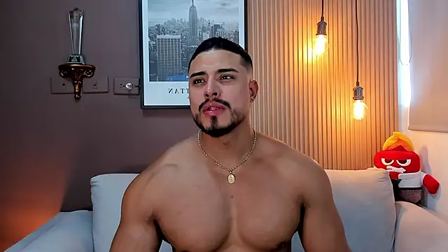 Snapshot of ApoloMakris chatting on 09.29.25 ApoloMakris online show from 09.29.25