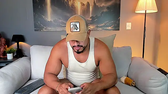 Snapshot of ApoloMakris chatting on 06.04.26 ApoloMakris online show from 06.04.26