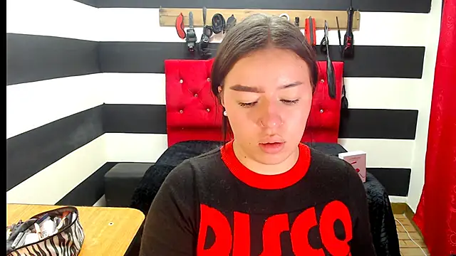 Snapshot of Marian_Ran chatting on 12.21.24 Marian Ran online show from 12.21.24