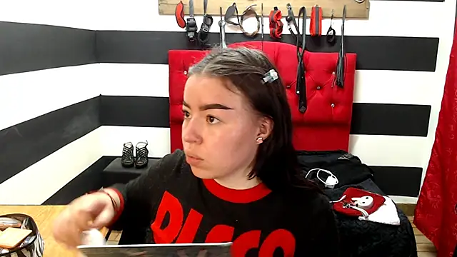 Snapshot of Marian_Ran chatting on 02.13.25 Marian Ran online show from 02.13.25