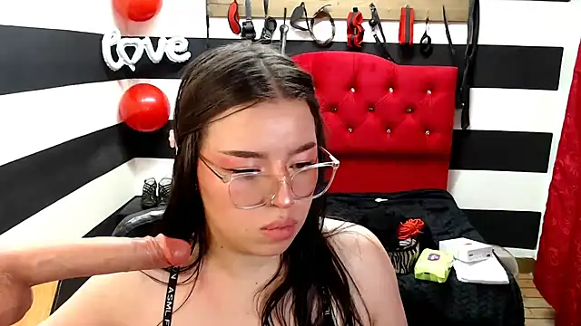 Snapshot of Marian_Ran chatting on 02.14.25 Marian Ran online show from 02.14.25