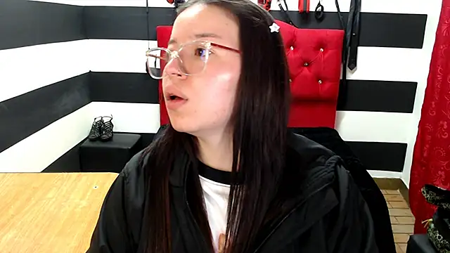 Snapshot of Marian_Ran chatting on 02.17.25 Marian Ran online show from 02.17.25