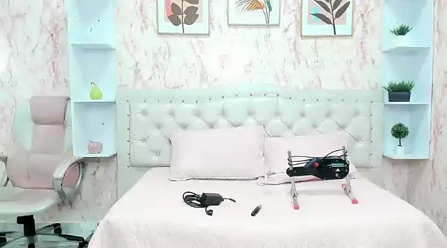 VICTORIA HOUSTON online show from 01.24.25