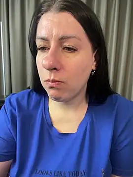 Snapshot of Evelinia chatting on 01.05.25 Evelinia online show from 01.05.25