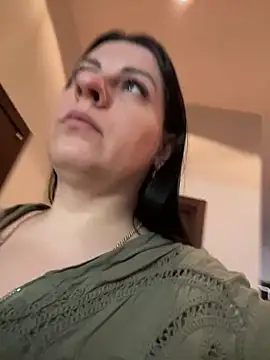 Snapshot of Evelinia chatting on 02.27.25 Evelinia online show from 02.27.25