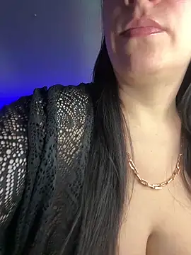 Snapshot of Evelinia chatting on 10.09.25 Evelinia online show from 10.09.25