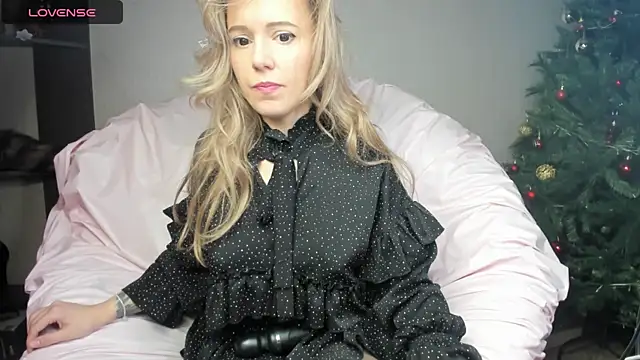 foxy blond online show from 12.27.24