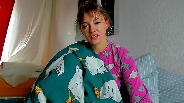 foxy blond online show from 09.22.25