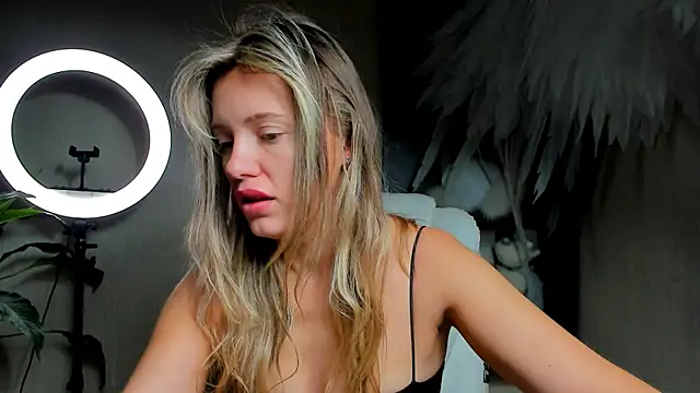 foxy blond online show from 12.01.25