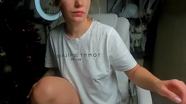 foxy blond online show from 12.20.25