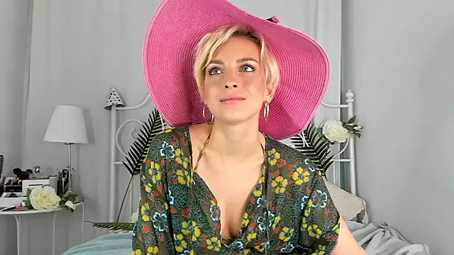 SakuFox online show from 09.20.25