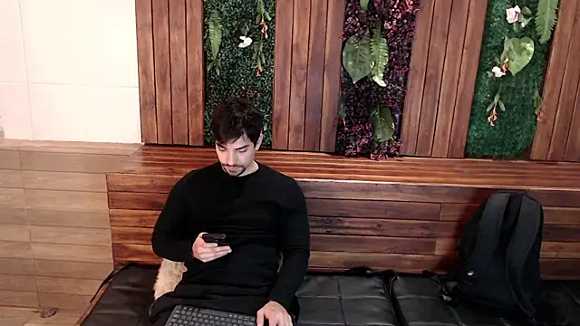 Snapshot of Ian_Daviz chatting on 10.04.25 Ian Daviz online show from 10.04.25