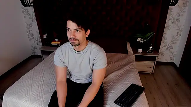 Snapshot of Ian_Daviz chatting on 10.08.25 Ian Daviz online show from 10.08.25