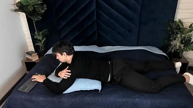 Snapshot of Ian_Daviz chatting on 10.14.25 Ian Daviz online show from 10.14.25