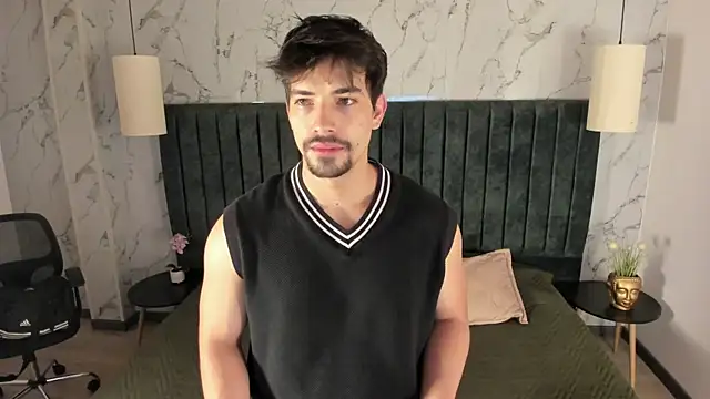 Snapshot of Ian_Daviz chatting on 10.19.25 Ian Daviz online show from 10.19.25