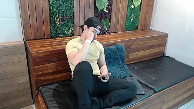 Snapshot of Ian_Daviz chatting on 10.22.25 Ian Daviz online show from 10.22.25