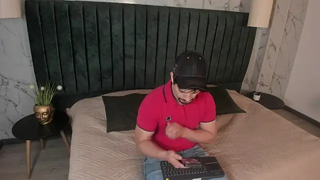 Snapshot of Ian_Daviz chatting on 10.28.25 Ian Daviz online show from 10.28.25